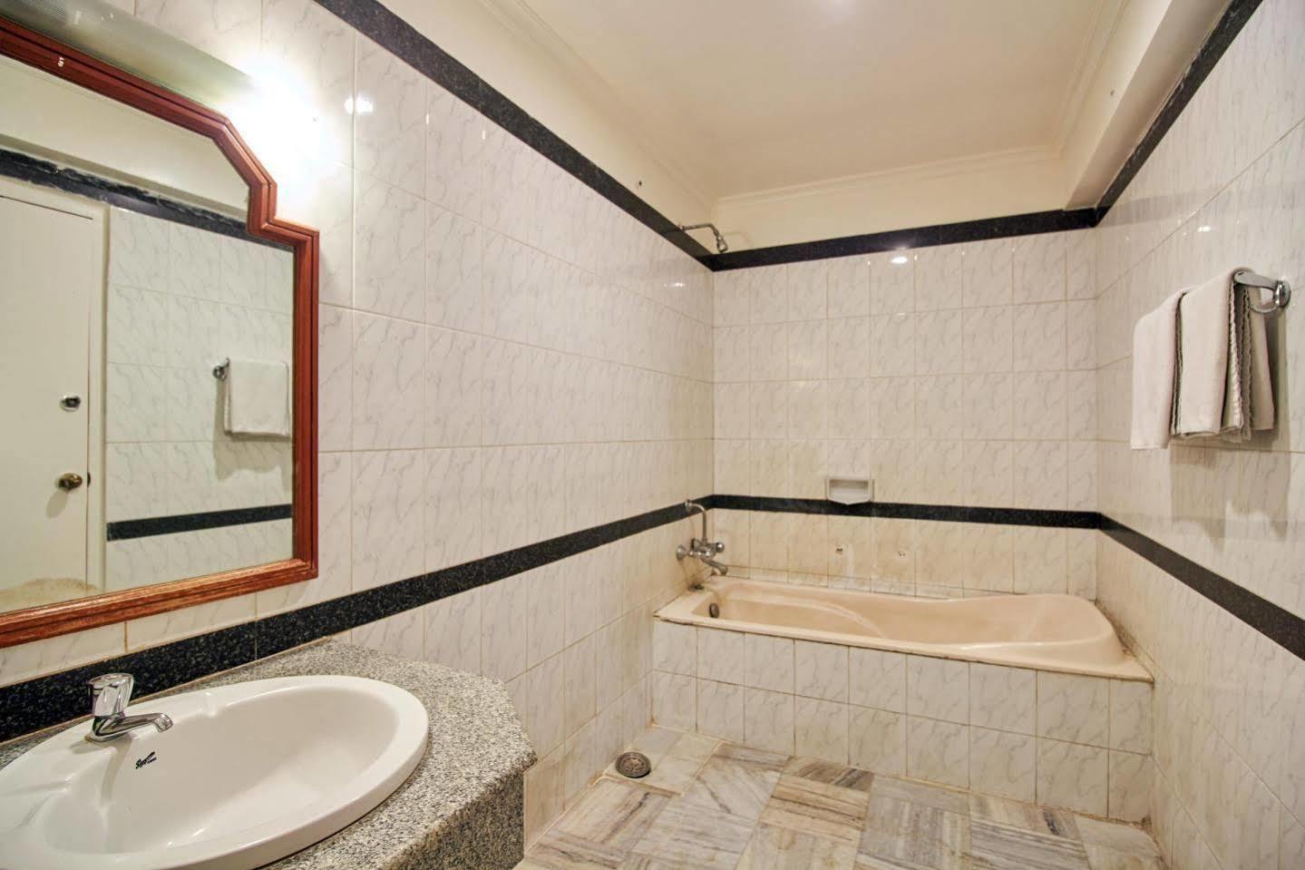 Hotel Chalukya Bangalore Luaran gambar